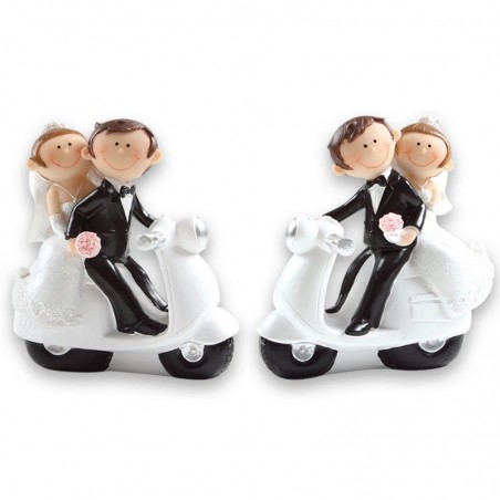 +1028563 COUPLE MARIE SUR SCOTER BLANC12CM   S/CD